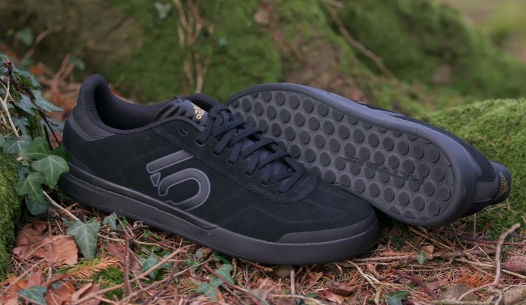 clipless flat shoes